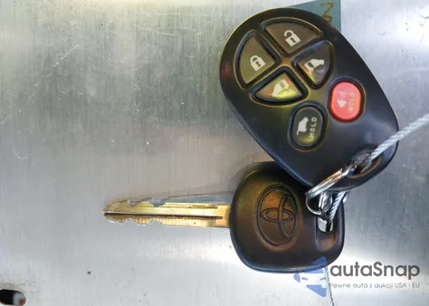 2015 Toyota Sienna Se 8 Passenger from USA, damaged, VIN 5TDXK3DC7FS685327